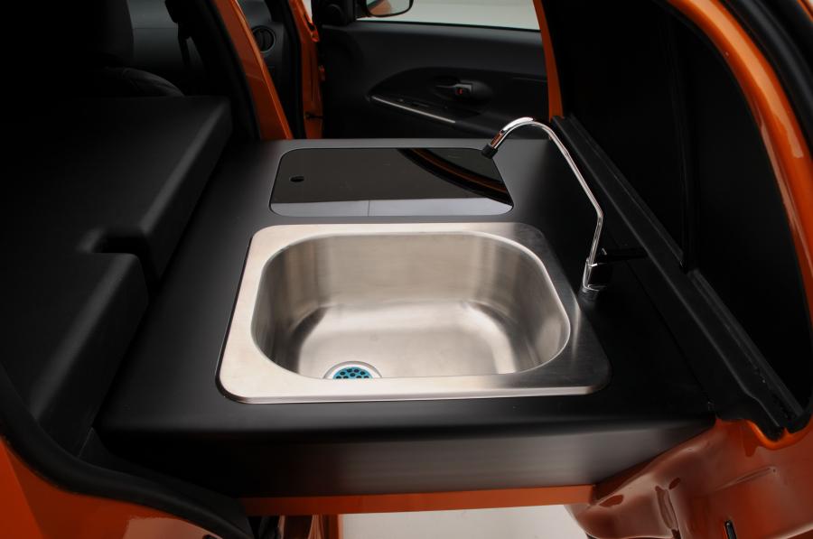 Детали интерьера Scion xD Mobile Kitchen by MV Designz 2009 года  (фото 2 из 8)